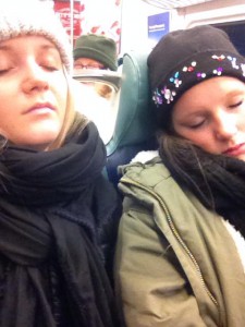 sover i toget